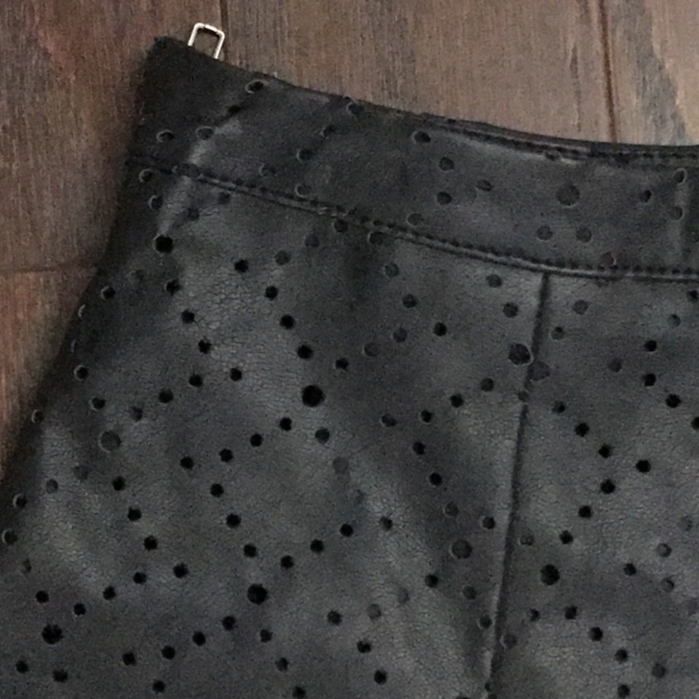 Jessica Simpson Imitation leather black skirt - Picture 3 of 7